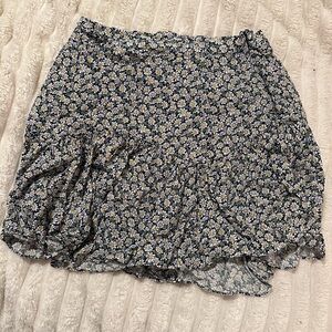 Dress Forum Daisy Print Mini Skirt - Size Small